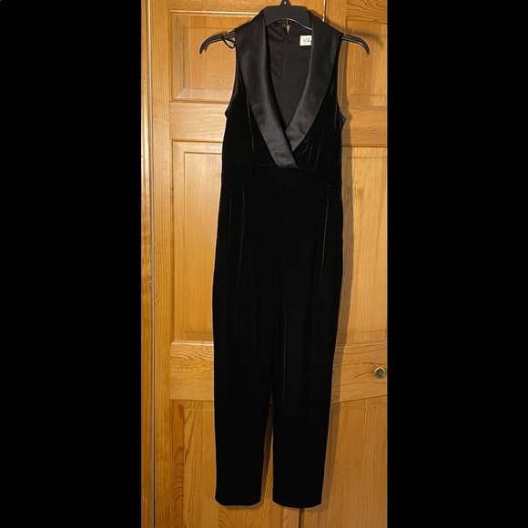 Eliza J Sleeveless Velvet V-Neck Jumpsuit Black Size 4 Petite - Picture 8 of 8
